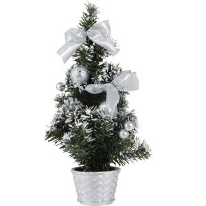 Feldíszített karácsonyfa, ezüst